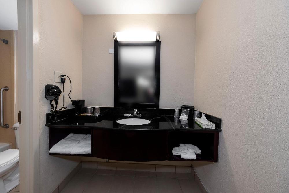  Studio Room with Two Queen Beds Disability Access Non-Smoking interior